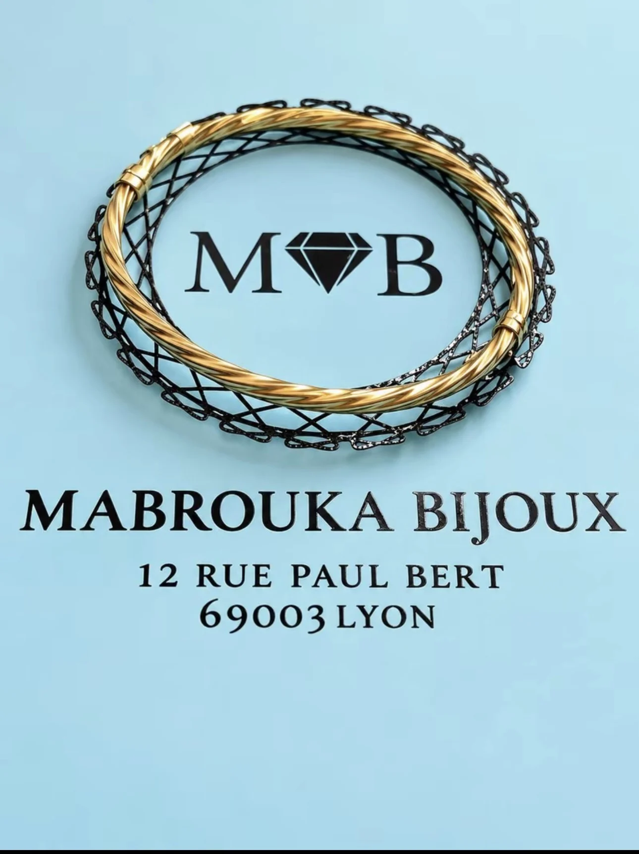 IMG_6045.webp Bracelet Zeina tressé en or jaune 18 carats sur fond turquoise Mabrouka Bijoux